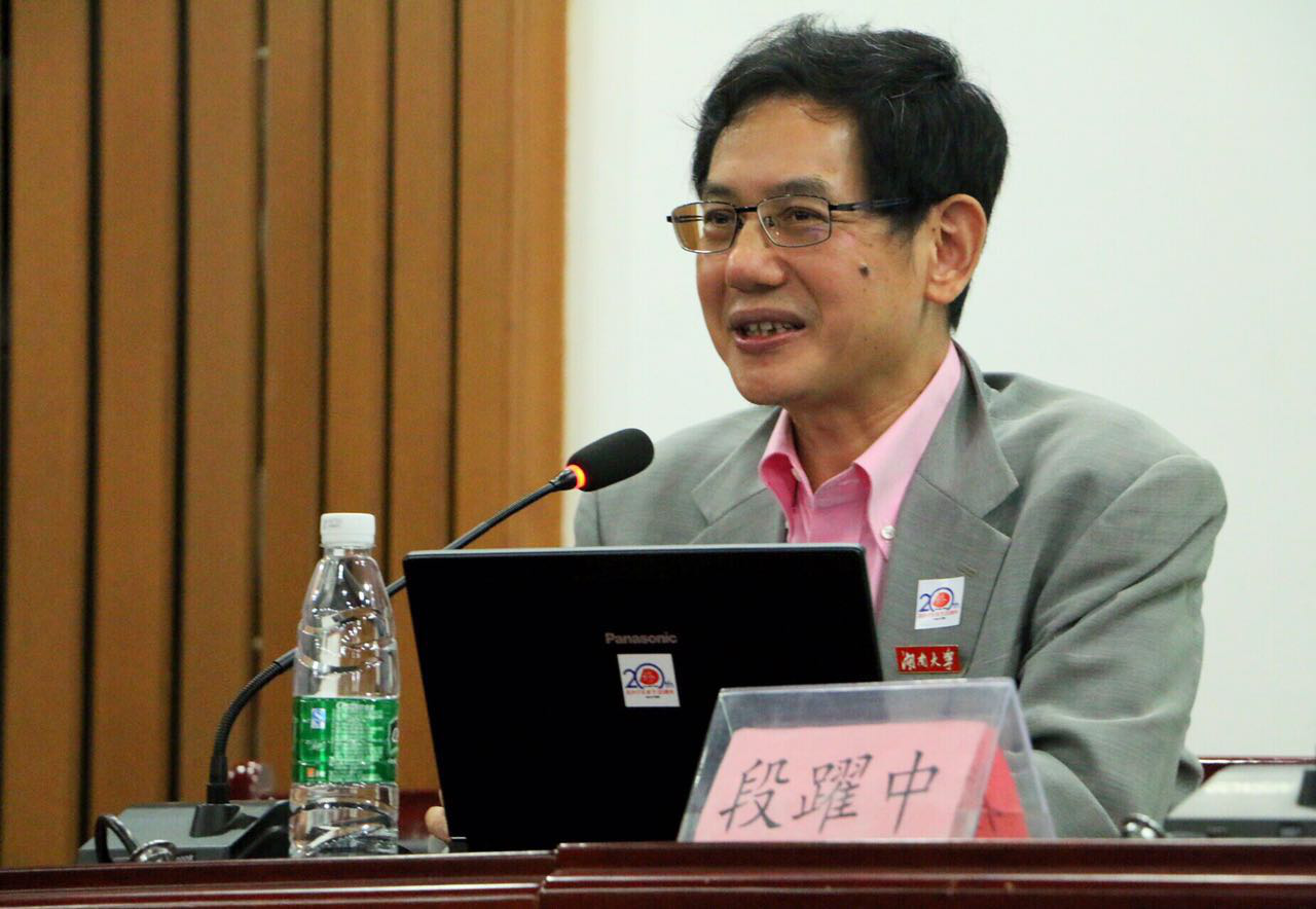 段躍中博士给同学们介绍自己在日本生活的经历 段躍中博士给同学们介绍自己在日本生活的经历